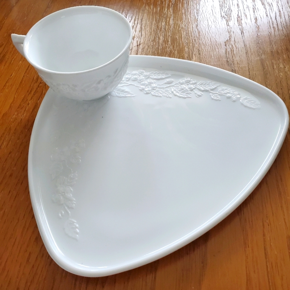 10 2-pc set Indiana Glass Milk Glass Snack Luncheon Cup & Plate